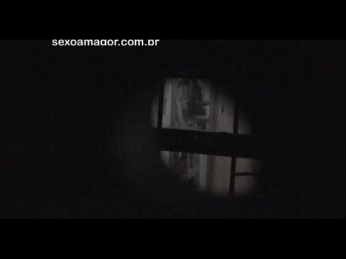 ❤️ Блонди ба таври махфӣ аз ҷониби як сайёҳи ҳамсоя, ки паси хиштҳои холӣ пинҳон шудааст, сабт мешавад ❤️❌ Синси босифат дар tg.xxxner.ru ❌️